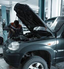 voiture en réparation