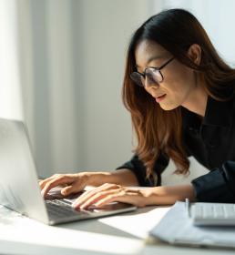 Young Asian business woman working on laptop