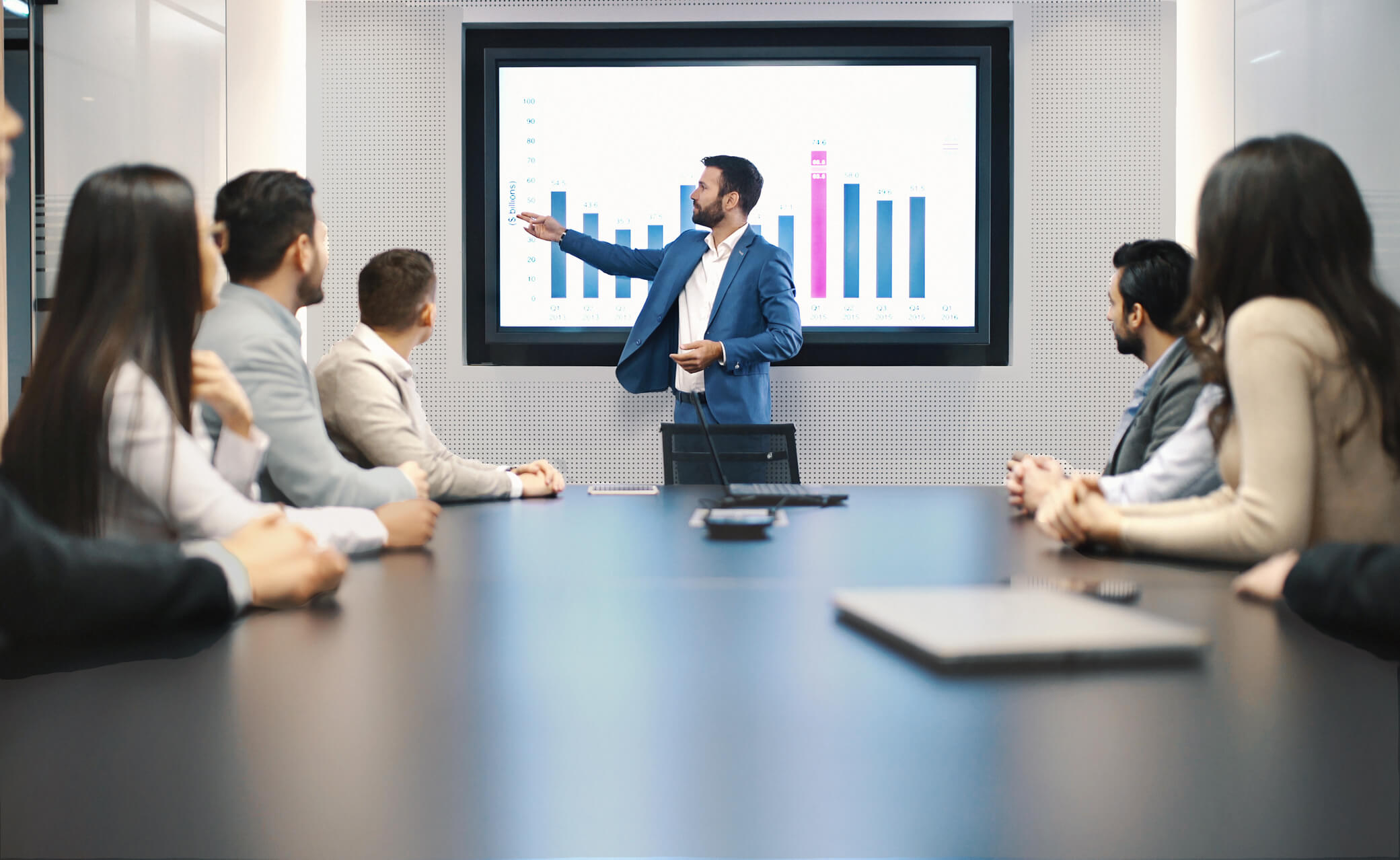 Financial advice presentation man showing graph to table full of people