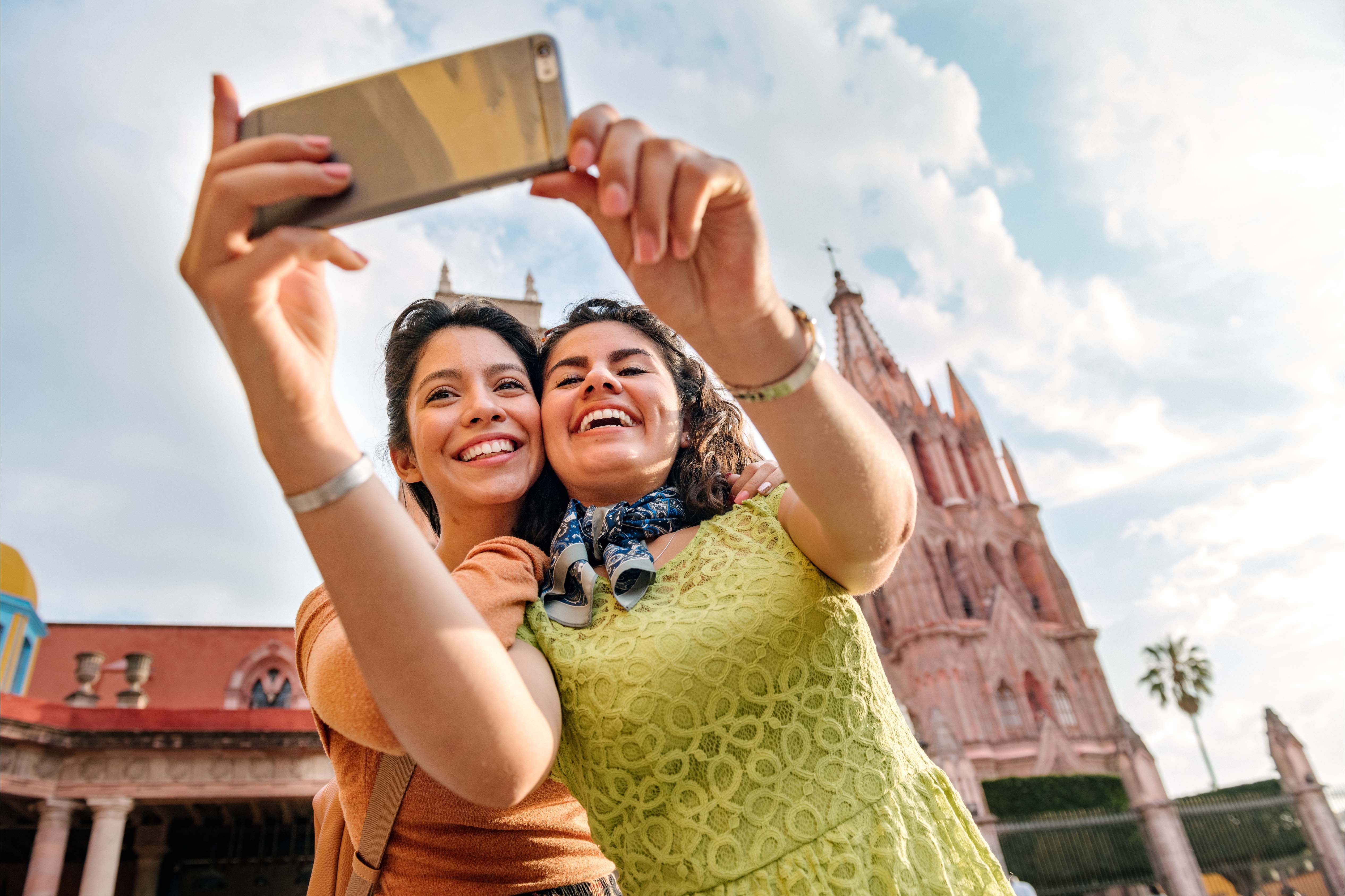 girlfriends travelling mexico