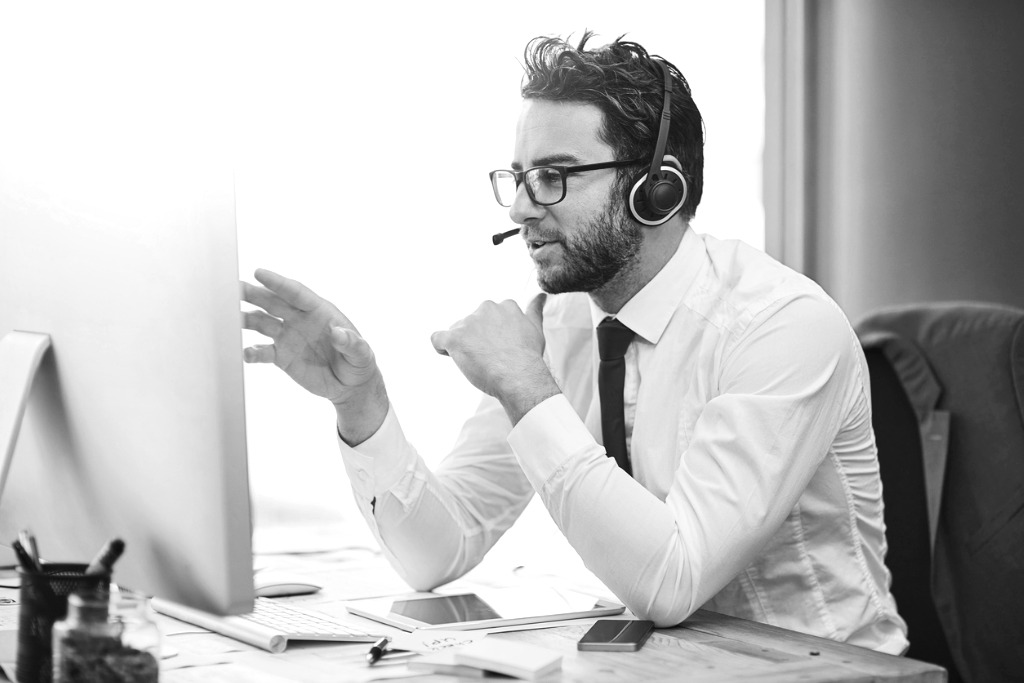 Insurance agent working in call centre